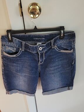 Maurices Blue Denim Rolled-Hem Women's Shorts Sz 9/10